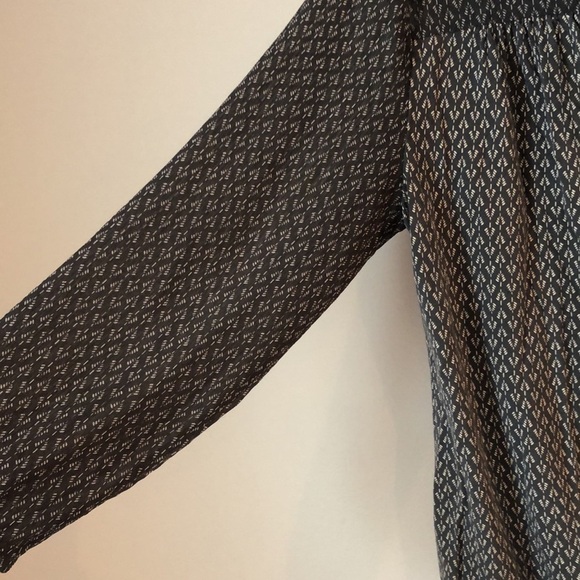 LOFT Shirt 3/4 Length Sleeves Size XS Printed Stretchy Sheer like Sleeves - Picture 6 of 11